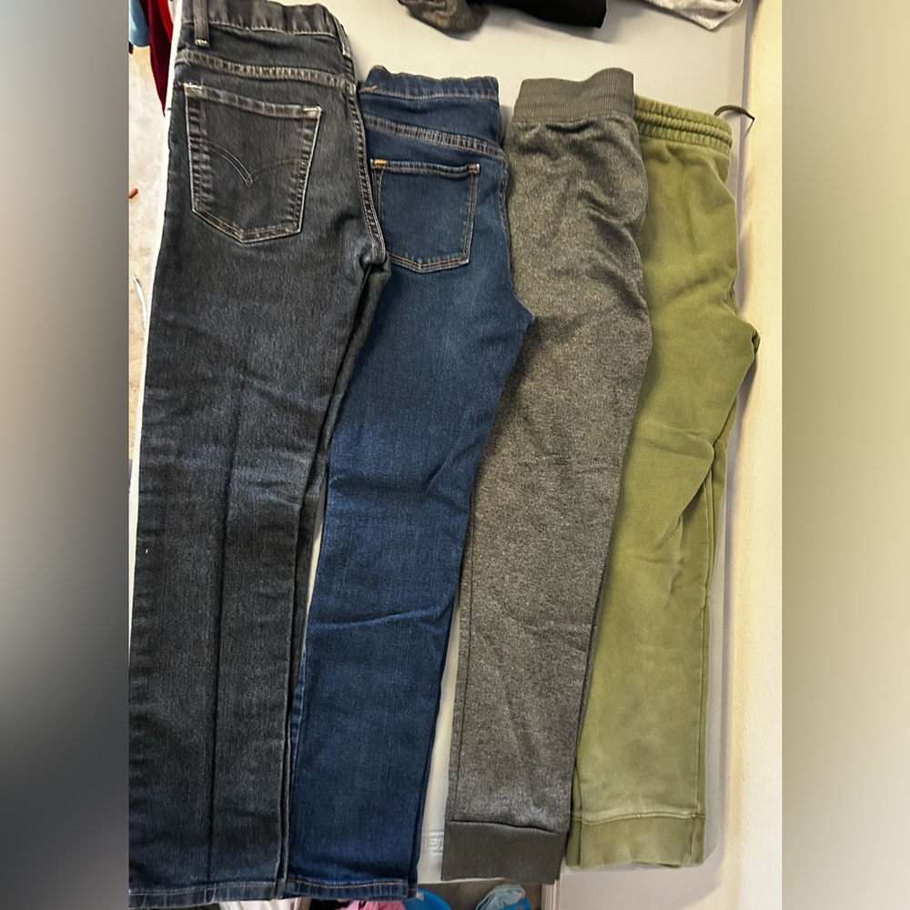 Boys 10 / 12 jeans 4 pairs of pants Levi old navy lightly worn great condition